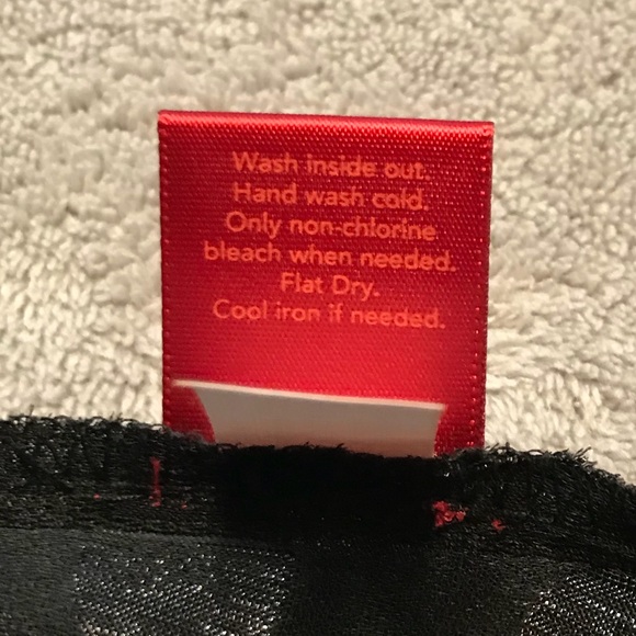 Jennifer López- Drape front blouse - Picture 7 of 7